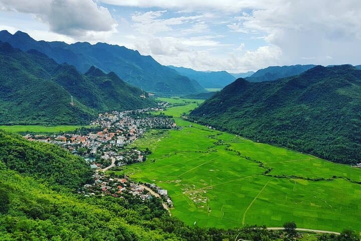 Mai Chau Deluxe Day Tour: Limousine Transfer, Biking & Nhim Cave Exploration photo 4