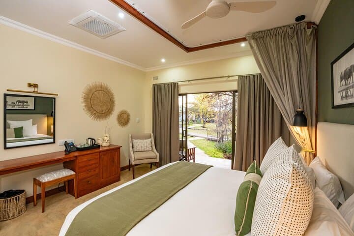 Victoria Falls & Chobe: 4-Night Safari and Falls Adventure photo 2