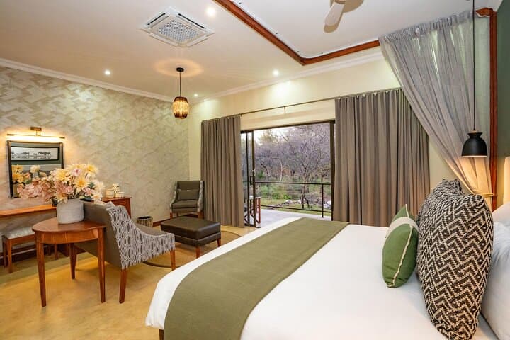 Victoria Falls & Chobe: 4-Night Safari and Falls Adventure photo 4