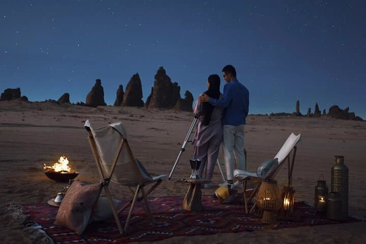 AlUla Starry Nights: Guided 3 km Night Hike to Sharaan Reserve Vantage