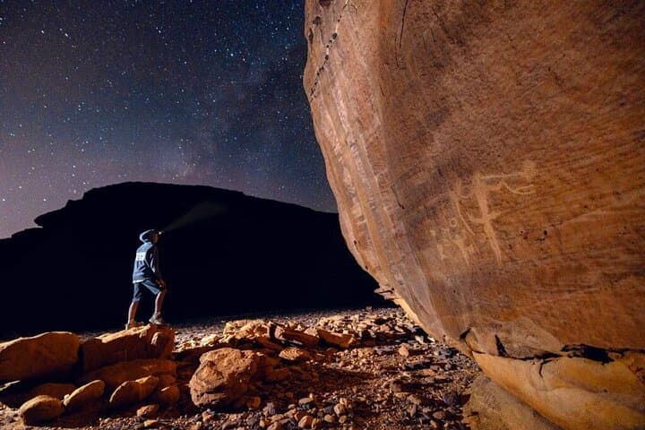 AlUla Starry Nights: Guided 3 km Night Hike to Sharaan Reserve Vantage photo 3