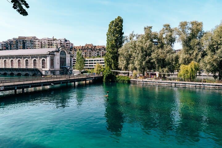 Secrets of Geneva's Jet d'Eau: Waterfront Walk, Local Legends & Apéritif Cruise photo 2