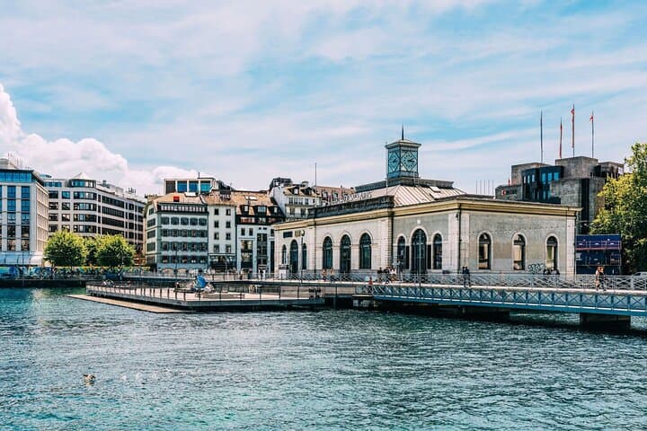 Secrets of Geneva's Jet d'Eau: Waterfront Walk, Local Legends & Apéritif Cruise photo 3