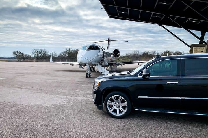 Austin Airport Transfer — Premium Black SUV Chauffeured Service photo 3