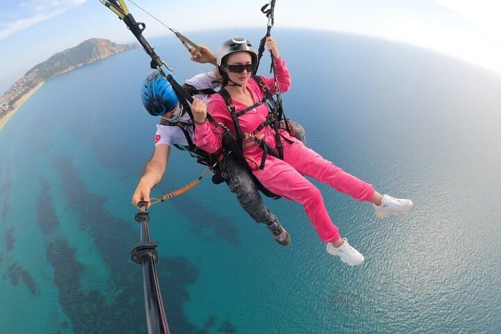 Paragliding Over Alanya: Tandem Flights from Yassı Tepe to Cleopatra Beach