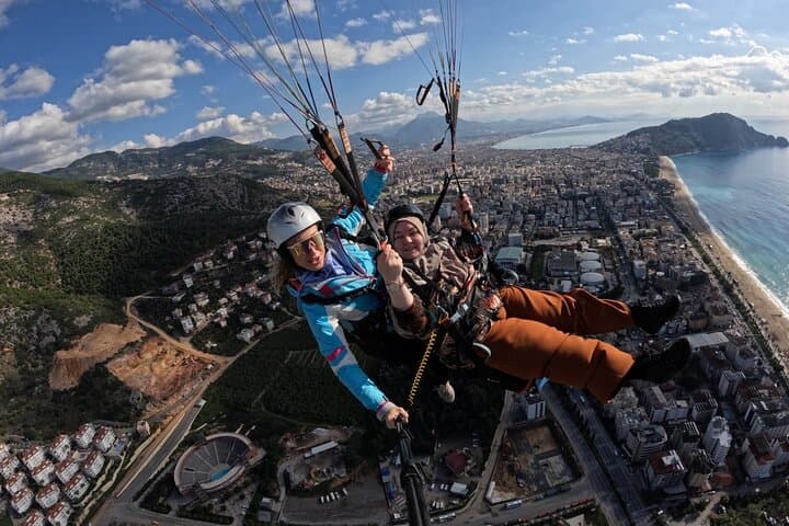 Paragliding Over Alanya: Tandem Flights from Yassı Tepe to Cleopatra Beach photo 2