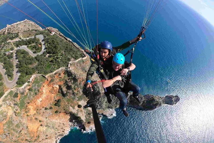 Paragliding Over Alanya: Tandem Flights from Yassı Tepe to Cleopatra Beach photo 3