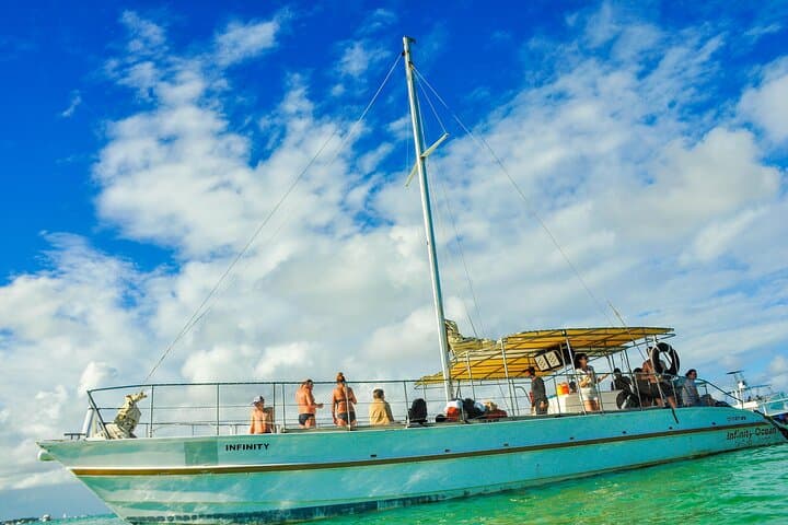 Punta Cana Catamaran Party: VIP Rum, Snorkeling & Natural Pool Experience photo 6