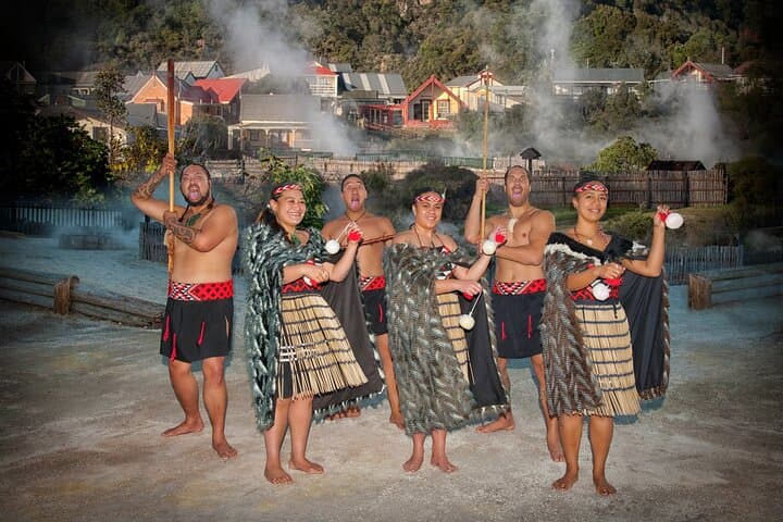 Whakarewarewa Māori Village & Geothermal Valley Rotorua Guided Tour photo 1