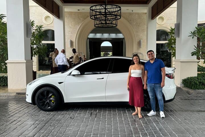 Punta Cana to Santo Domingo: Tesla Transfer — Fast, Quiet & Eco-Friendly