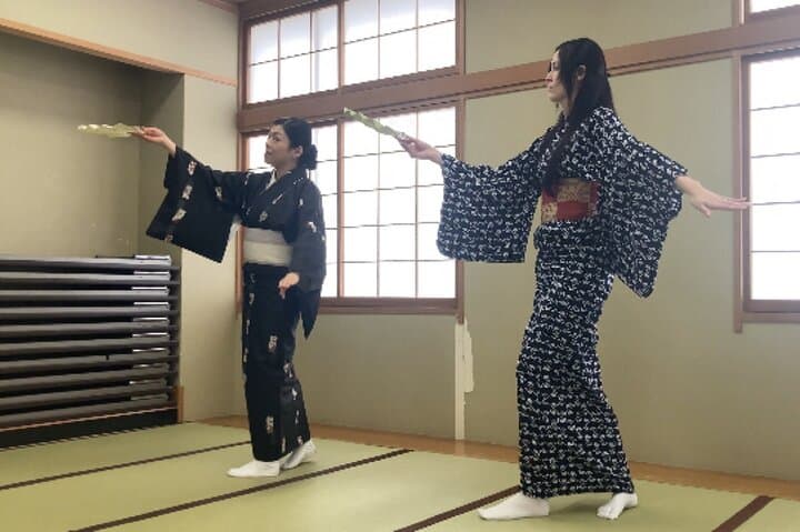 Tokyo Yukata Dance: Private Japanese Classic Dance Lesson photo 2