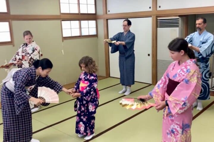 Tokyo Yukata Dance: Private Japanese Classic Dance Lesson photo 3