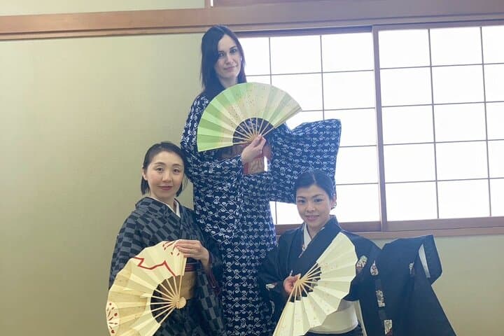 Tokyo Yukata Dance: Private Japanese Classic Dance Lesson photo 4