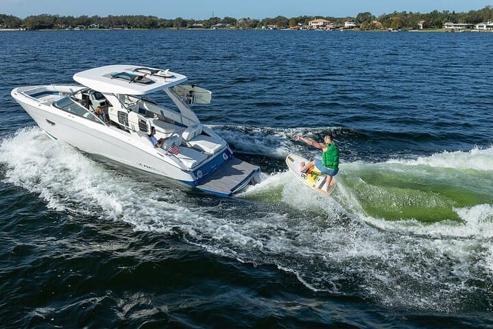 Dubai Surf High: Wakeboarding, Foiling & E‑Foil Sessions on the Persian Gulf photo 2
