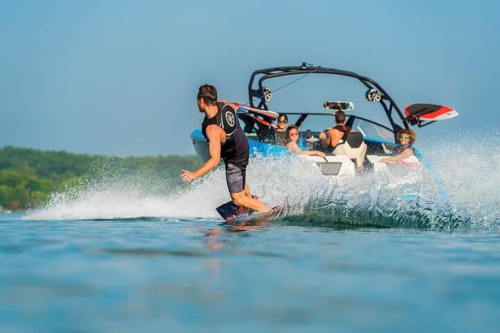 Dubai Surf High: Wakeboarding, Foiling & E‑Foil Sessions on the Persian Gulf photo 5