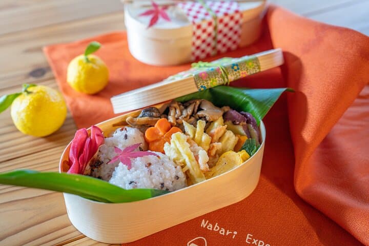 Private Bento-Making Hike to Akame 48 Waterfalls — Local Guide & Nunobiki Falls photo 2