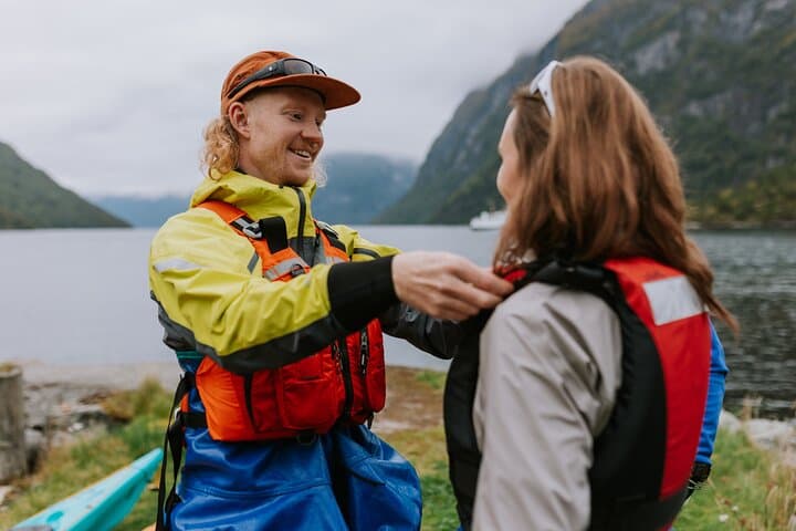 Half-Day Fjord Paddle in Hellesylt: Beginner Kayaking on Sunnylvsfjorden photo 2