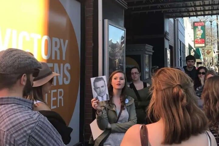 Chicago Lincoln Park Walking Tour: Guns, Guitars & Gangster History
