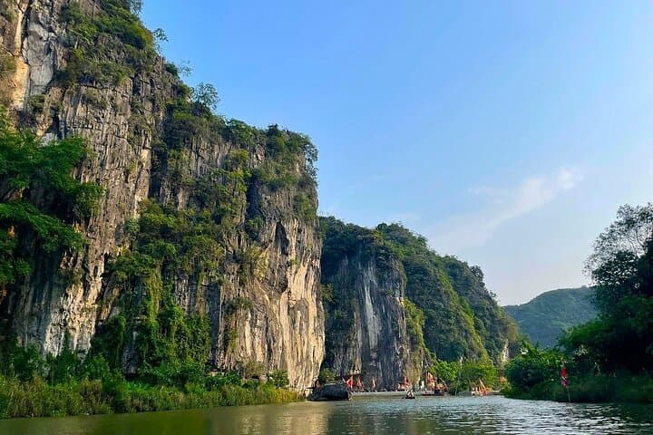 Luxury Day Trip from Hanoi to Hoa Lu & Tam Coc Boat Ride photo 5