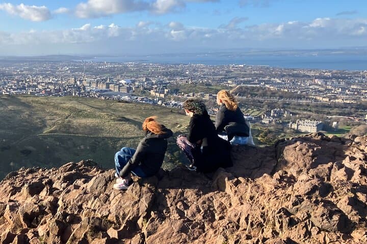 Hike Arthur's Seat and Calton Hill: Edinburgh Panorama Walking Tour