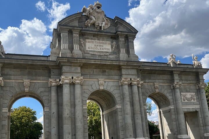 Madrid Sidecar Monuments Tour — 2-Hour Vintage City Ride photo 2