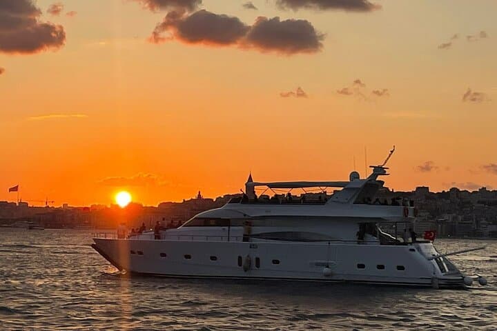 Sunset Bosphorus Cruise in Istanbul — Evening Boat Tour & Sights photo 3
