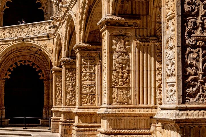 Porto to Lisbon Private Transfer with Up to 3 Stops — Aveiro, Coimbra, Fátima, Óbidos, Nazaré photo 5