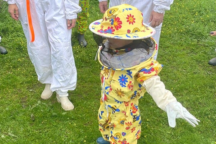 Evora Apiary Visit: Guided Beekeeping Tour and Honey Tasting