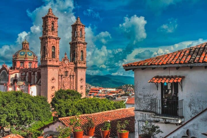 Taxco Santa Prisca Minivan Tour from Zihuatanejo — 2-Day Colonial Escape