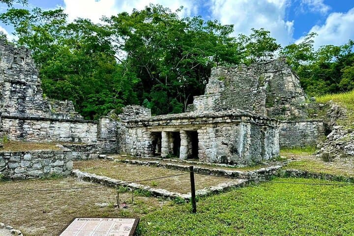 Muyil Ruins and Chunyaxche Lagoon: Sian Ka'an Day Tour from Tulum