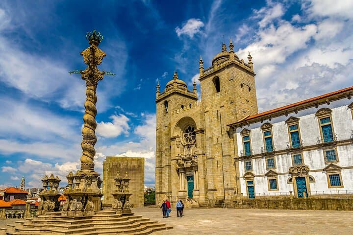 Porto on Foot: Self-Guided São Bento to Vila Nova de Gaia Audio Tour photo 3