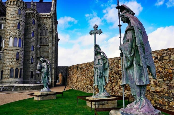 Private Historic Walking Tour in Astorga — Cathedral, Gaudí Palace & Roman Walls
