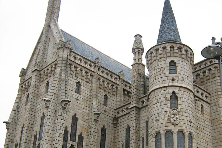 Private Historic Walking Tour in Astorga — Cathedral, Gaudí Palace & Roman Walls photo 3