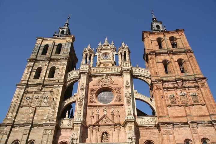 Private Historic Walking Tour in Astorga — Cathedral, Gaudí Palace & Roman Walls photo 4