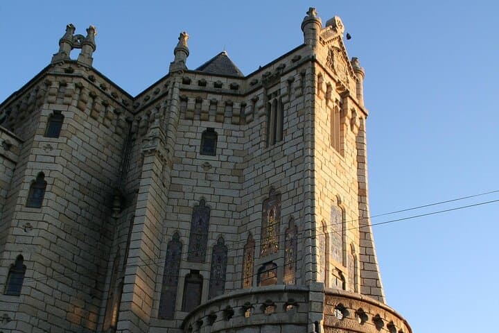 Private Historic Walking Tour in Astorga — Cathedral, Gaudí Palace & Roman Walls photo 5