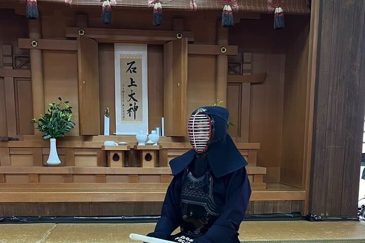 Kendo Swordsmanship Class in Osaka — Beginner Samurai Experience photo 4