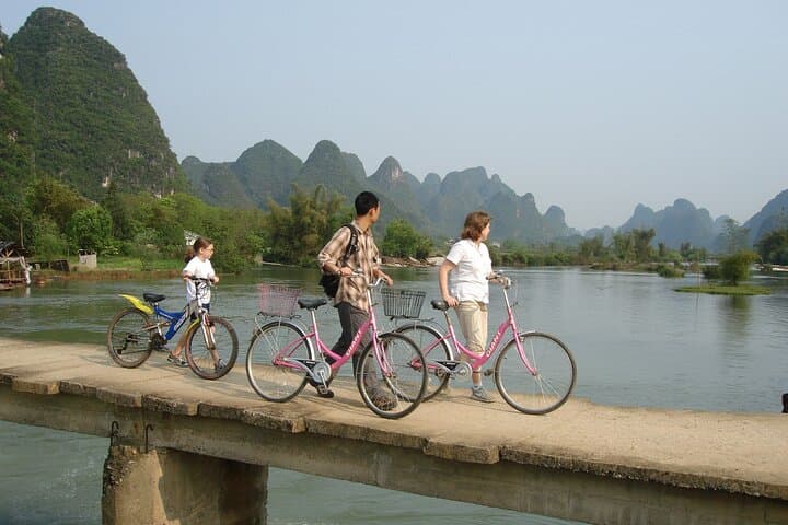 Cycling the Ten-Mile Gallery: Private Yangshuo Day Tour to Moon Hill