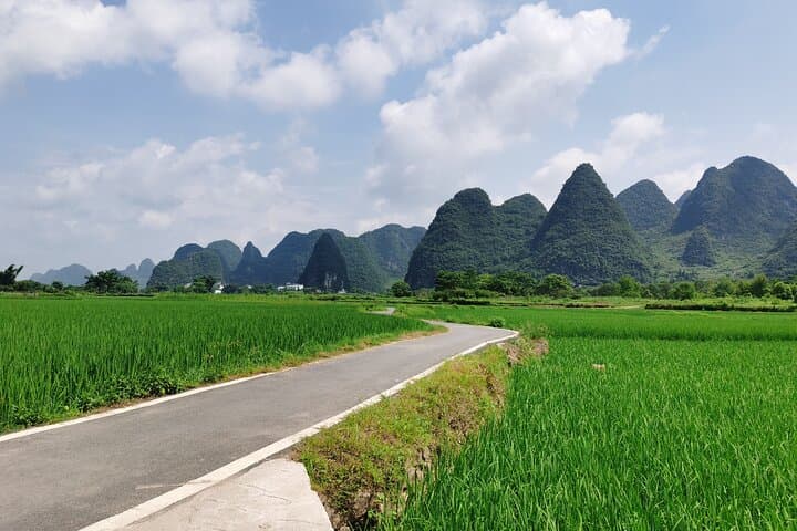 Cycling the Ten-Mile Gallery: Private Yangshuo Day Tour to Moon Hill photo 3