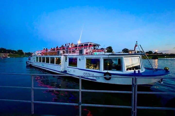 Cracow City Boat Tour: 30-Minute Vistula River Cruise photo 2