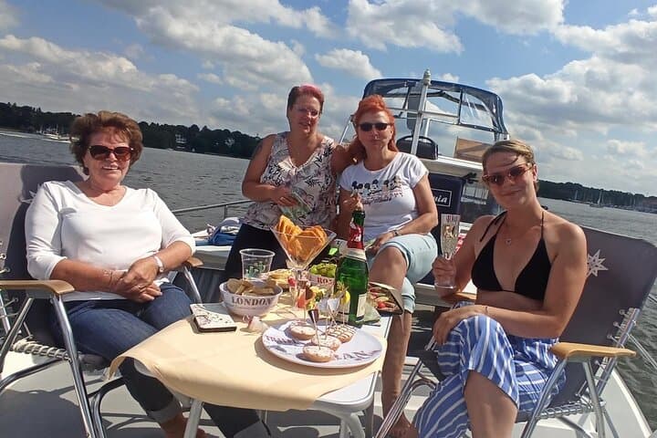 Potsdam Lock Tour with Skipper — Havel River, Palaces & Peacock Island photo 6
