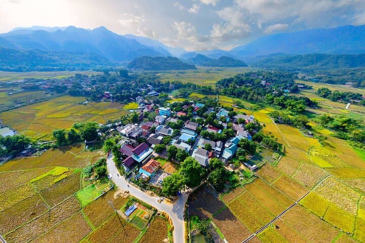 Mai Chau Deluxe Day Tour: Limousine Transfer, Biking & Nhim Cave Exploration photo 3