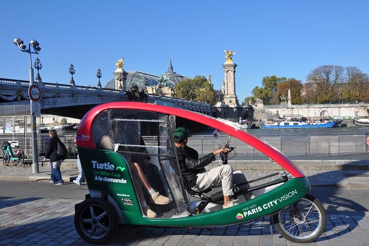 Pedicab Through Paris: Private Napoléon Rickshaw Tour from Place de la Concorde