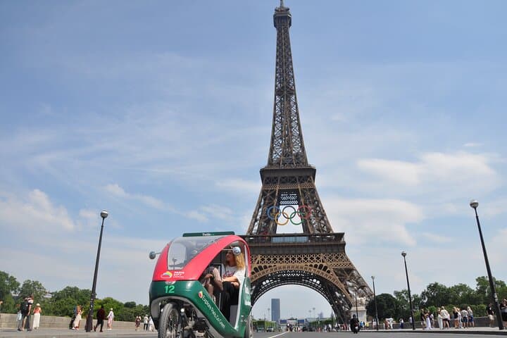Private Pedicab Tour in Paris — Gustave Eiffel Route to the Eiffel Tower photo 5