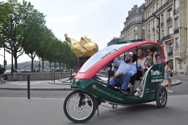 Private Pedicab Tour in Paris — Gustave Eiffel Route to the Eiffel Tower photo 6