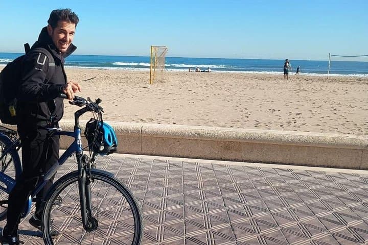 Valencia Half-Day Foodie Cycling Tour: Marina, Beaches & Orchards photo 1