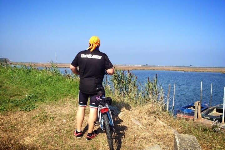 Venice Lido Bike Tour: 15 km Guided Ride to Malamocco & Murazzi photo 3