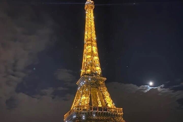 Customize Your Paris: Private 4-Hour Self-Tailored Van Tour with Guide
