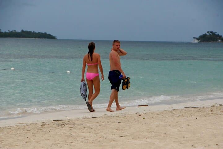 Bamboo Blu Beach and Ocho Rios Shopping Tour: Shore Excursion Guide