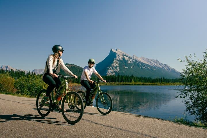Evening E-bike Tour in Banff: Vermilion Lakes, Bow Falls & Wildlife