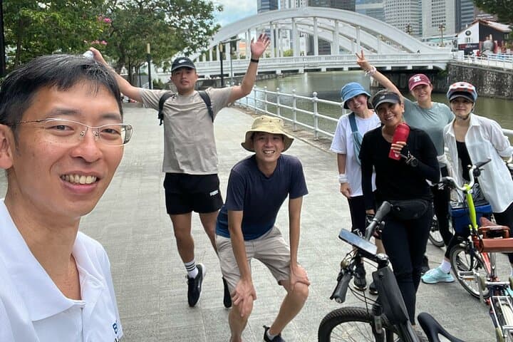 Ride the Rail Corridor: Singapore Cycling Tour Through Civic District & Hawker Eats photo 2